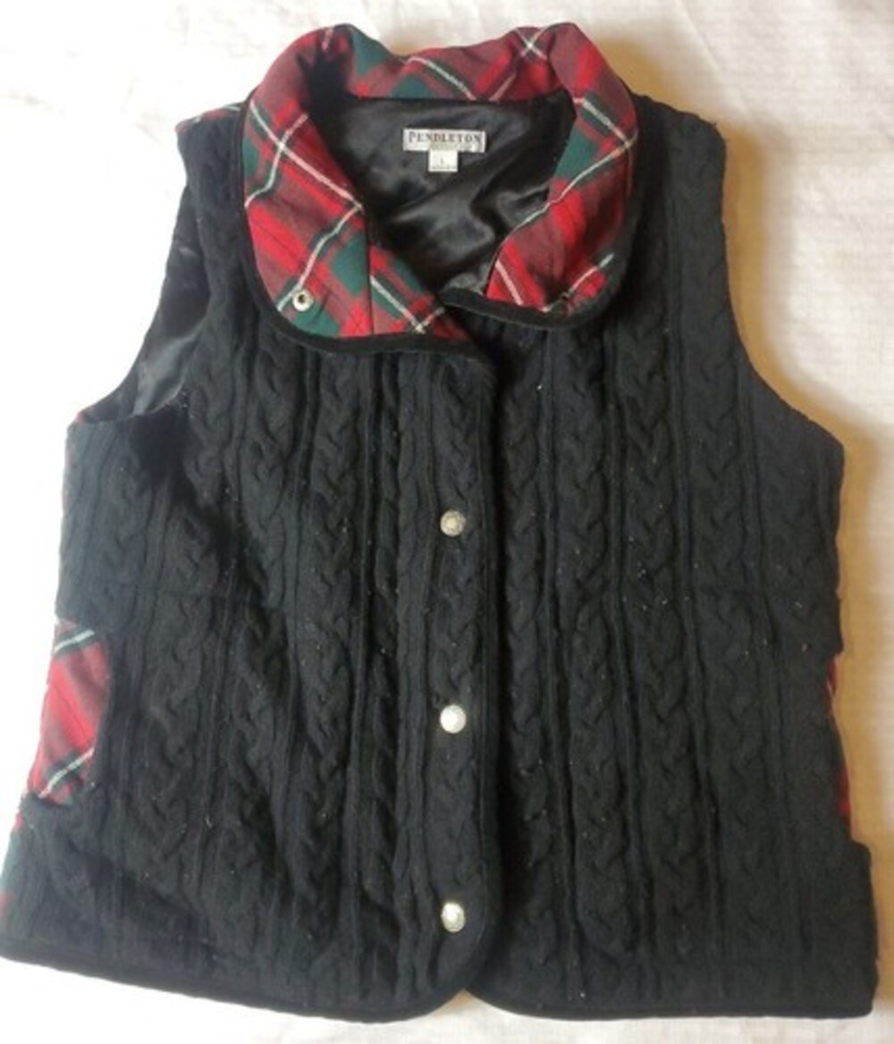 PENDLETON Lambswool Quilted Vest Black Red Plaid Holiday Christmas Petite Large